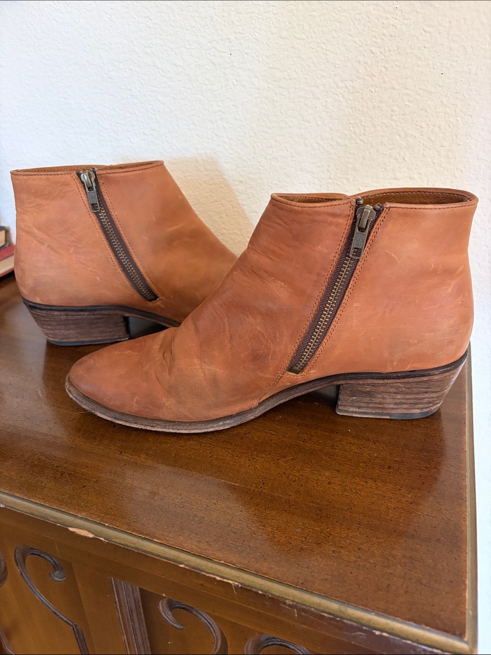 Frye Carson Piping Tan Leather Zip Ankle Booties 11 - Picture 6 of 11